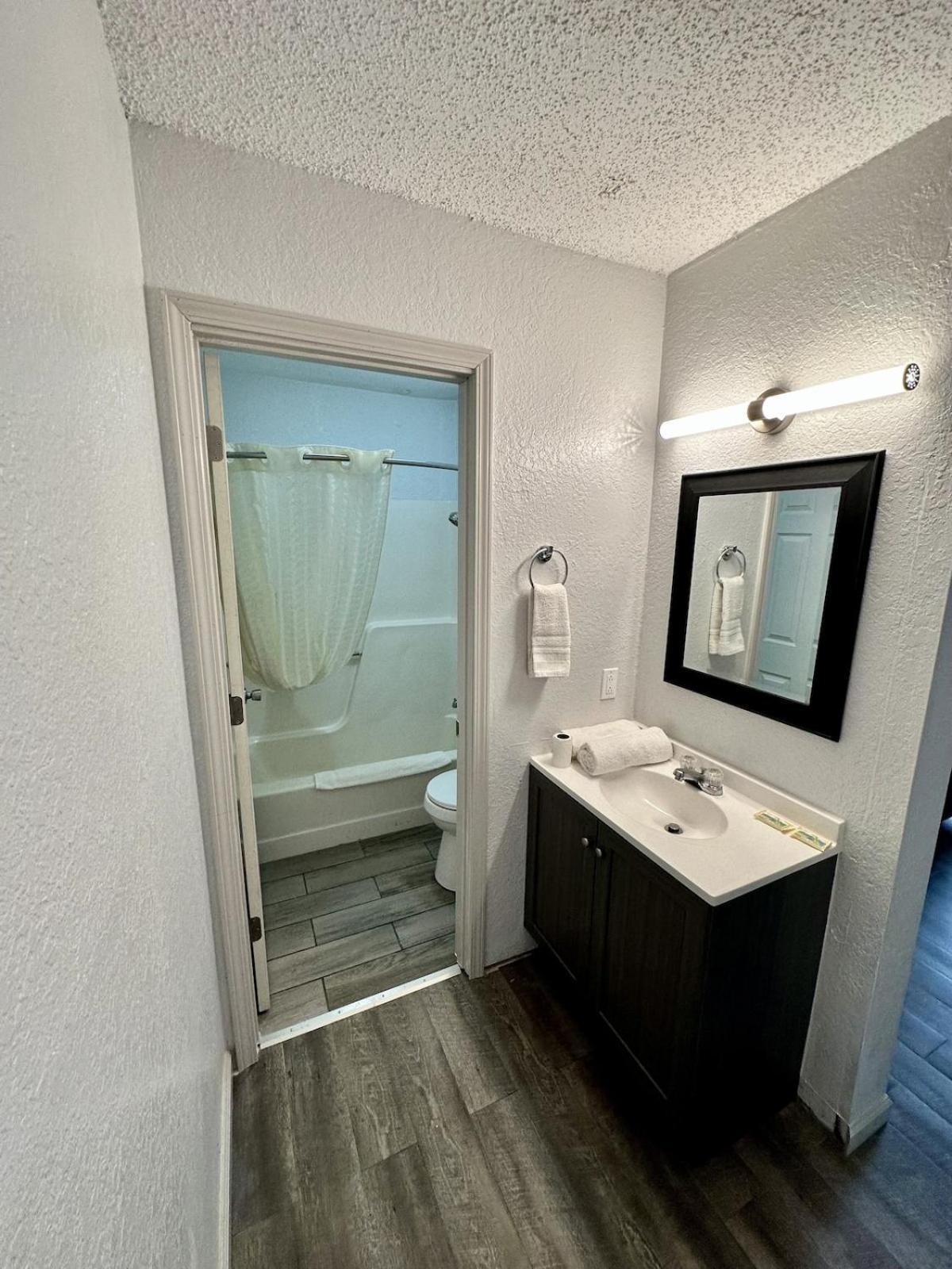 Ozark Inn And Suites Osage Beach Eksteriør billede