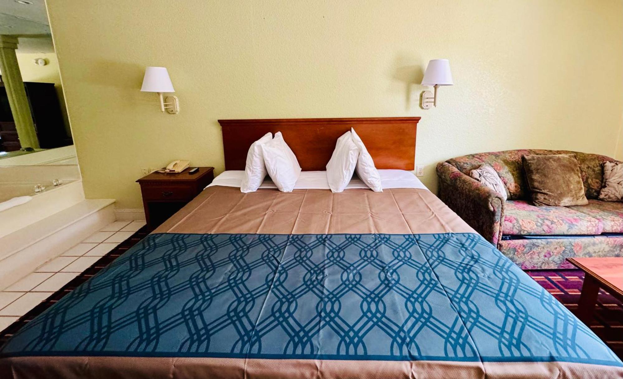 Ozark Inn And Suites Osage Beach Eksteriør billede
